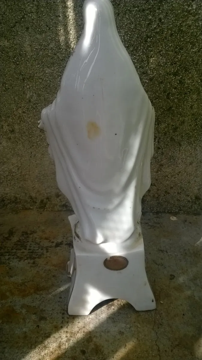 Vierge marie en porcelaine de Paris